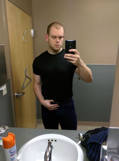 A photo of a 6'1" man showing a snapshot of 225 pounds at a height of 6'1