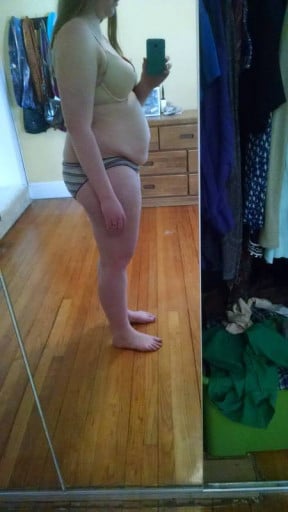 A before and after photo of a 5'6" female showing a snapshot of 195 pounds at a height of 5'6