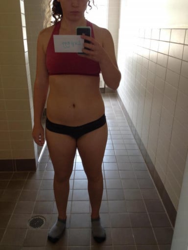 A progress pic of a 5'6" woman showing a snapshot of 152 pounds at a height of 5'6