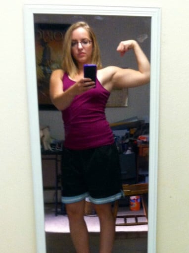 A progress pic of a 5'0" woman showing a muscle gain from 122 pounds to 127 pounds. A respectable gain of 5 pounds.