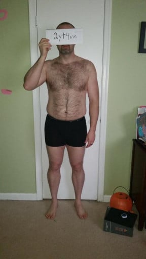 A photo of a 5'10" man showing a snapshot of 209 pounds at a height of 5'10