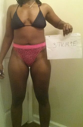 A photo of a 5'4" woman showing a snapshot of 158 pounds at a height of 5'4