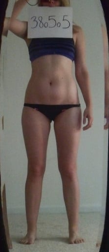 A picture of a 5'4" female showing a snapshot of 125 pounds at a height of 5'4