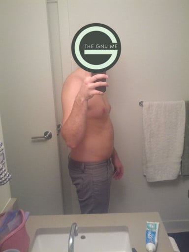 A progress pic of a 6'0" man showing a fat loss from 195 pounds to 165 pounds. A respectable loss of 30 pounds.