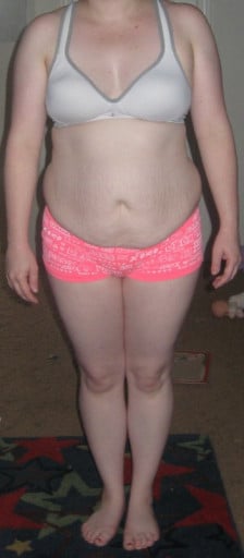 A picture of a 4'9" female showing a snapshot of 122 pounds at a height of 4'9