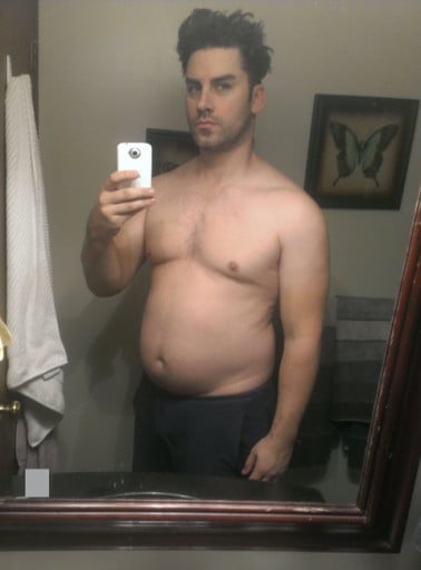 A photo of a 6'3" man showing a fat loss from 270 pounds to 235 pounds. A net loss of 35 pounds.