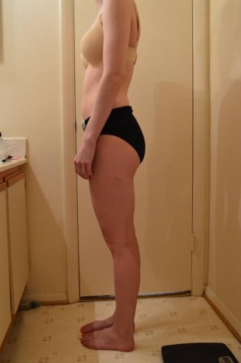 A photo of a 5'6" woman showing a snapshot of 125 pounds at a height of 5'6