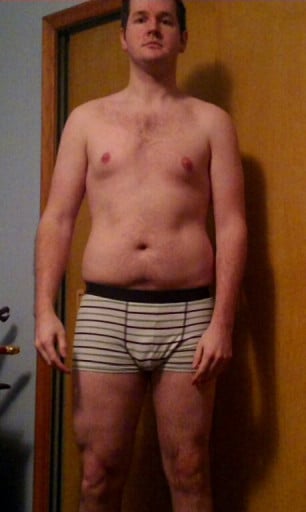 A photo of a 6'4" man showing a snapshot of 205 pounds at a height of 6'4