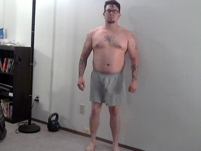 A photo of a 5'4" man showing a snapshot of 165 pounds at a height of 5'4