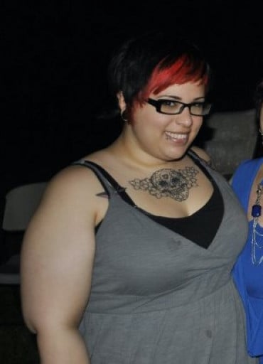 A picture of a 5'1" female showing a weight loss from 258 pounds to 185 pounds. A respectable loss of 73 pounds.