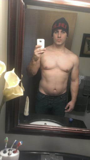A photo of a 6'3" man showing a fat loss from 270 pounds to 235 pounds. A net loss of 35 pounds.