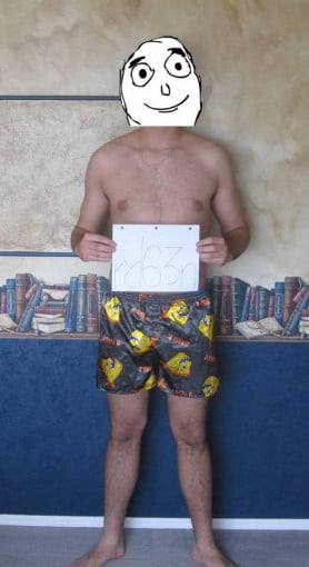 A photo of a 6'4" man showing a snapshot of 206 pounds at a height of 6'4