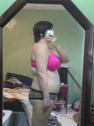 A progress pic of a 5'6" woman showing a weight cut from 210 pounds to 195 pounds. A total loss of 15 pounds.
