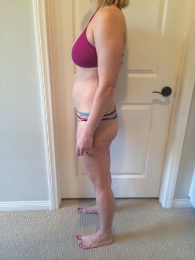 A picture of a 5'5" female showing a snapshot of 139 pounds at a height of 5'5