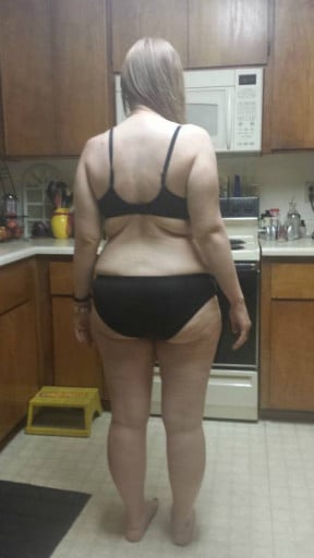 A photo of a 5'6" woman showing a snapshot of 171 pounds at a height of 5'6