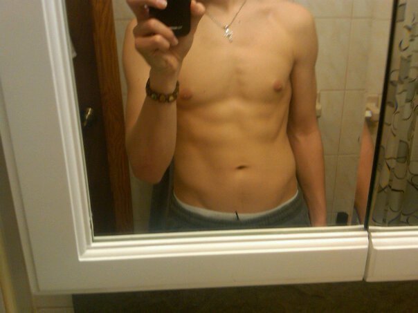Progress Pics of 59 lbs Weight Gain 6 foot Male 130 lbs to 189 lbs