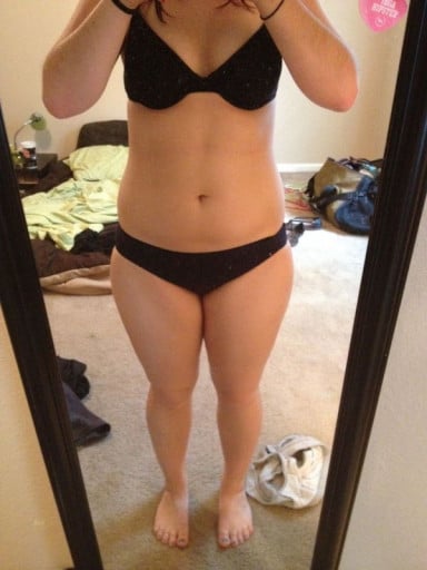 A picture of a 5'0" female showing a fat loss from 141 pounds to 124 pounds. A net loss of 17 pounds.