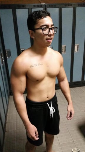 A photo of a 5'6" man showing a muscle gain from 135 pounds to 155 pounds. A total gain of 20 pounds.