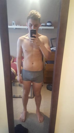 A before and after photo of a 5'9" male showing a fat loss from 210 pounds to 165 pounds. A respectable loss of 45 pounds.
