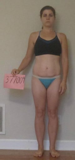 A photo of a 5'2" woman showing a snapshot of 122 pounds at a height of 5'2