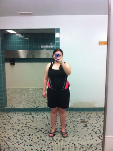 A photo of a 5'4" woman showing a fat loss from 195 pounds to 137 pounds. A respectable loss of 58 pounds.
