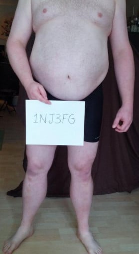 A photo of a 6'3" man showing a snapshot of 302 pounds at a height of 6'3