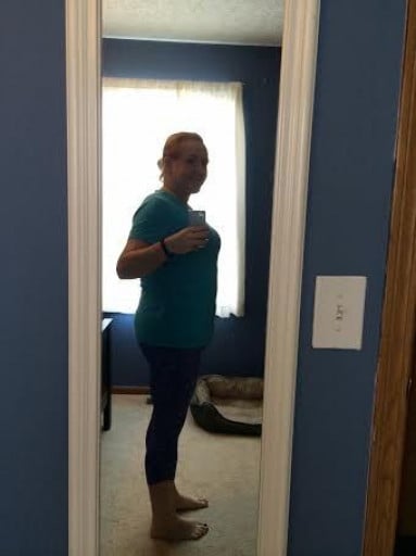 A progress pic of a 5'6" woman showing a fat loss from 330 pounds to 198 pounds. A total loss of 132 pounds.