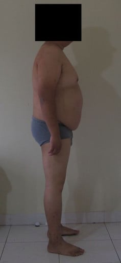 A picture of a 5'6" male showing a snapshot of 208 pounds at a height of 5'6
