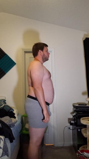 A photo of a 6'1" man showing a snapshot of 294 pounds at a height of 6'1