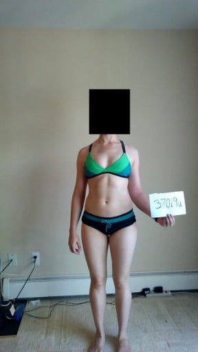 A picture of a 5'5" female showing a snapshot of 136 pounds at a height of 5'5