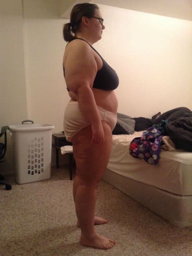 A picture of a 5'2" female showing a fat loss from 243 pounds to 121 pounds. A total loss of 122 pounds.