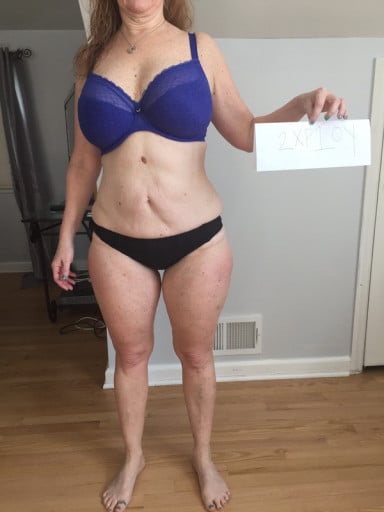A photo of a 5'6" woman showing a snapshot of 161 pounds at a height of 5'6