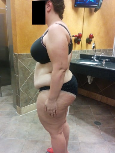 A progress pic of a 5'3" woman showing a snapshot of 221 pounds at a height of 5'3