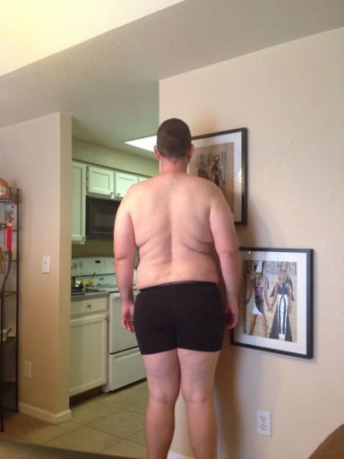 A photo of a 6'3" man showing a snapshot of 290 pounds at a height of 6'3