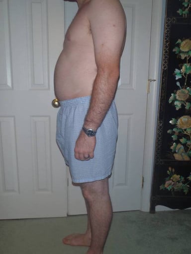 A photo of a 5'9" man showing a snapshot of 195 pounds at a height of 5'9