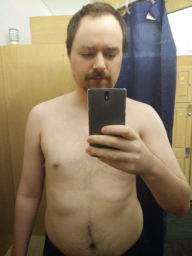 A photo of a 6'2" man showing a weight cut from 205 pounds to 173 pounds. A net loss of 32 pounds.