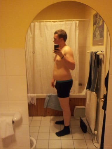 A photo of a 6'0" man showing a weight cut from 260 pounds to 210 pounds. A total loss of 50 pounds.