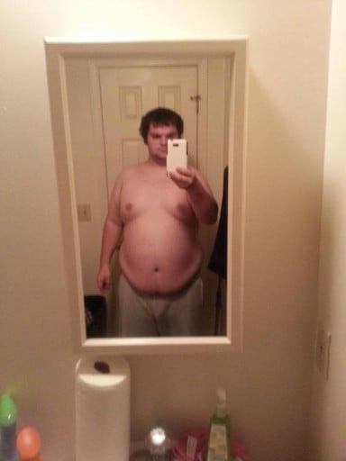 A picture of a 5'11" male showing a fat loss from 300 pounds to 223 pounds. A total loss of 77 pounds.