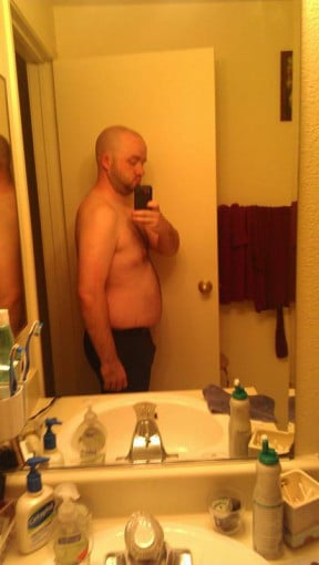 A before and after photo of a 5'9" male showing a fat loss from 205 pounds to 196 pounds. A respectable loss of 9 pounds.